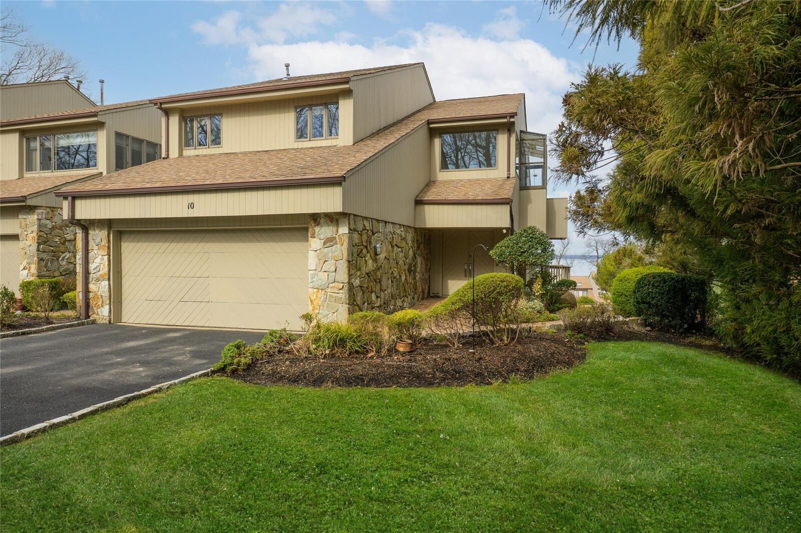 Property Photo:  10 Windward Road  NY 11542 