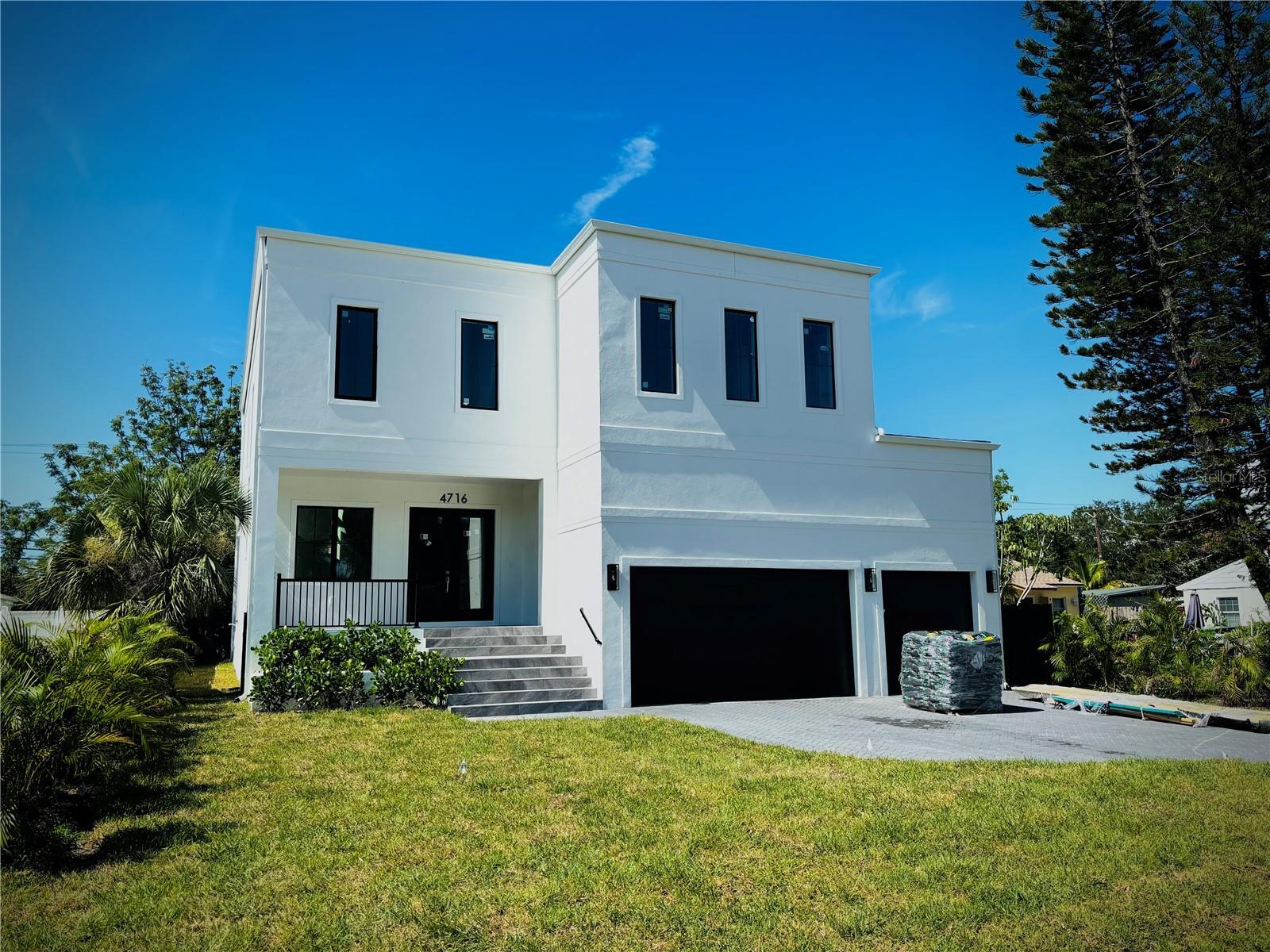 Property Photo:  4716 W Lawn Avenue  FL 33611 