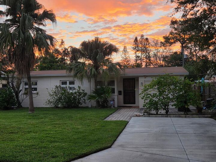 Property Photo:  3919 Harrisburg Street NE  FL 33703 