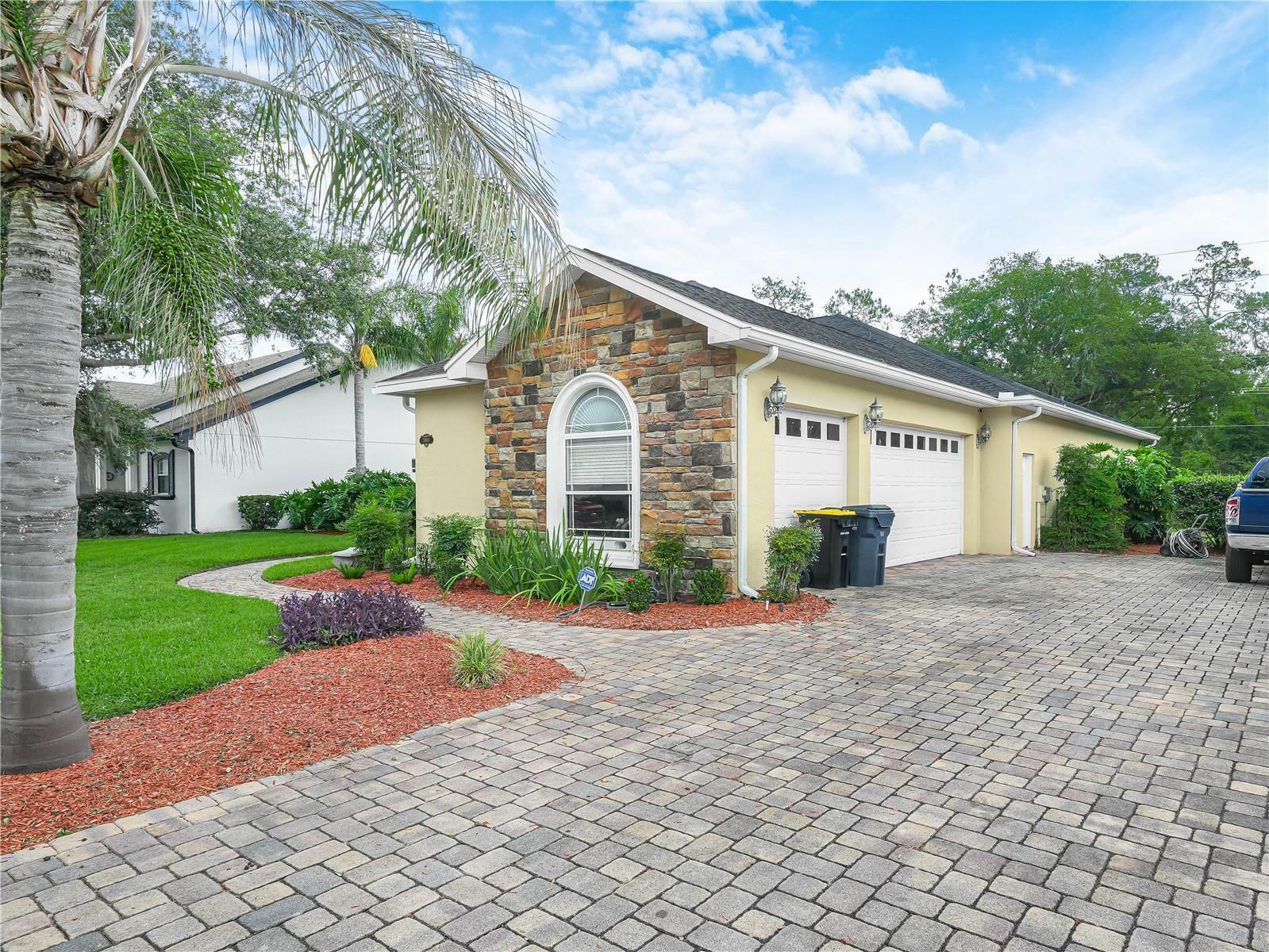 Property Photo: 3300 Hawks Ridge Drive FL 33810
