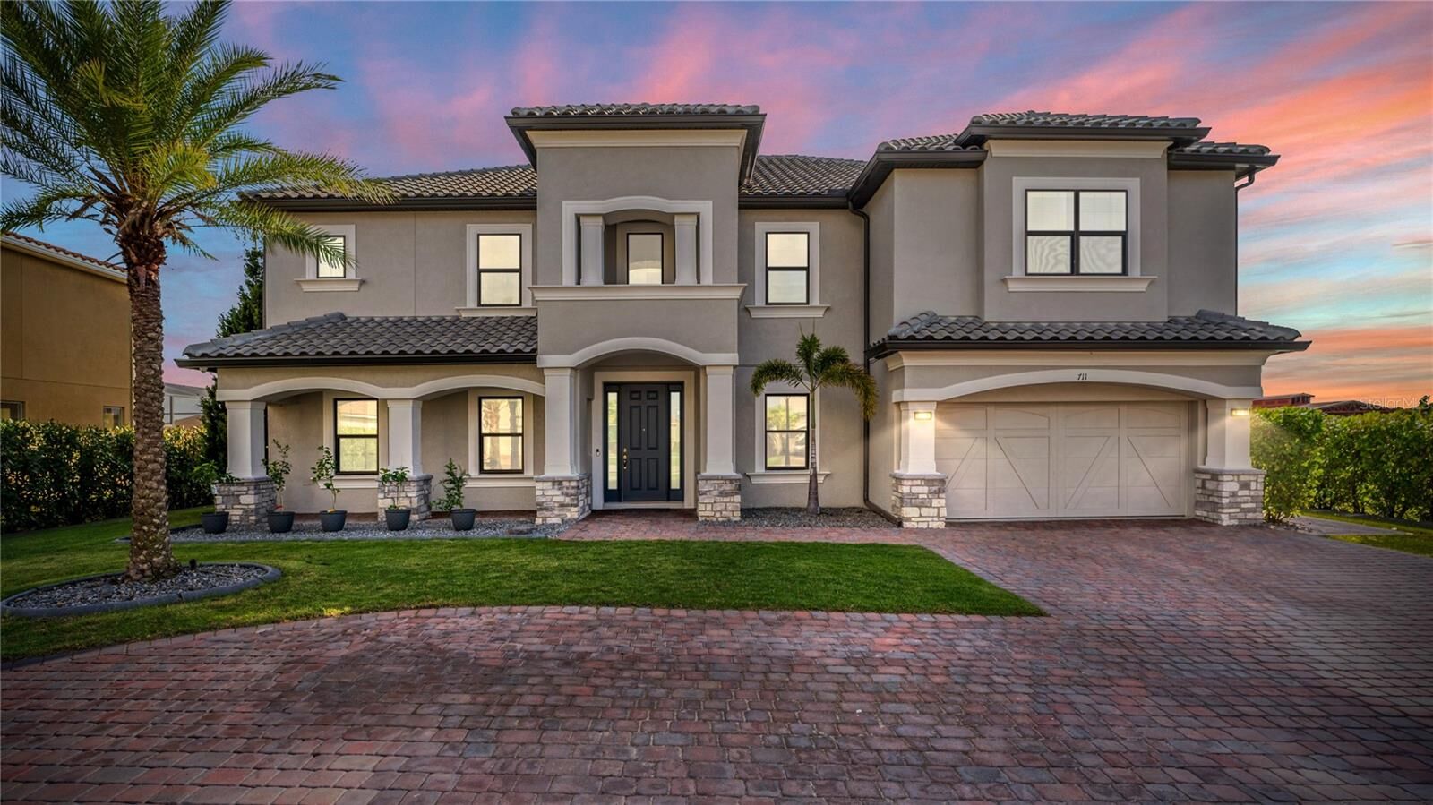 Property Photo: 711 Windlass Court FL 34746
