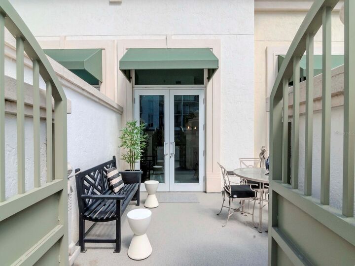 Property Photo: 450 Knights Run Avenue 414 FL 33602