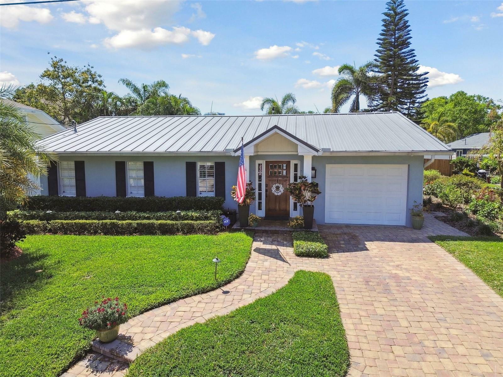 Property Photo: 3006 W Angeles Street FL 33629