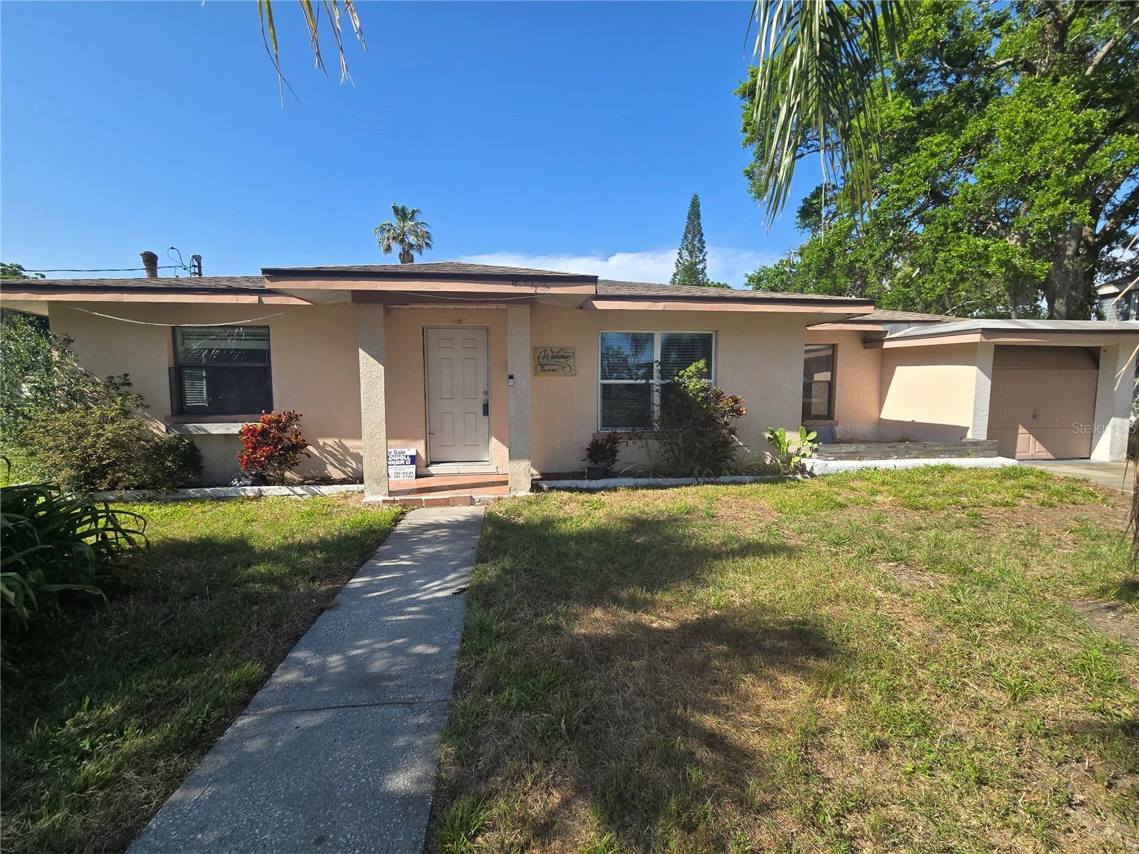 Property Photo:  204 Shore Drive W  FL 34677 