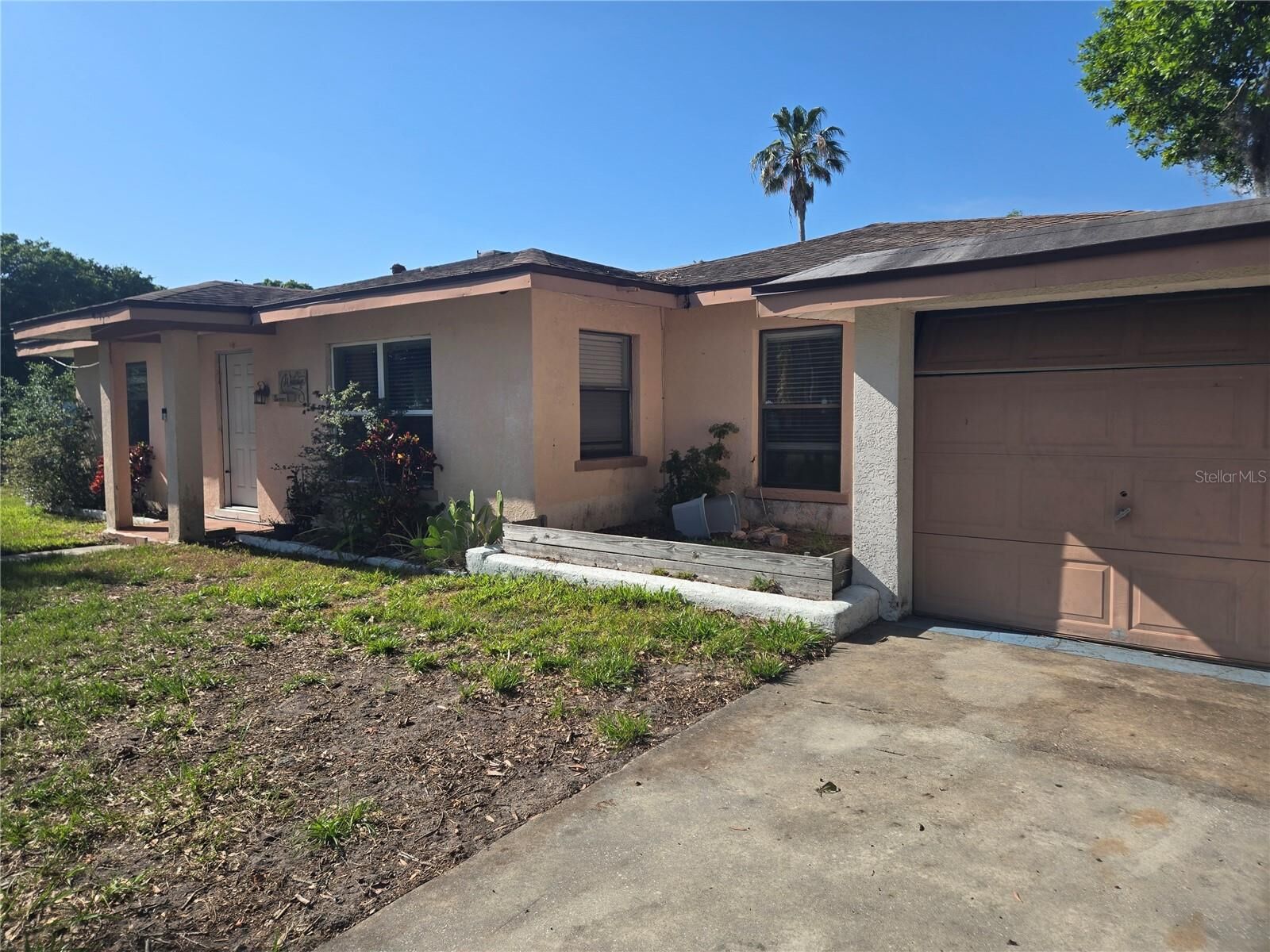 Property Photo: 204 Shore Drive W FL 34677