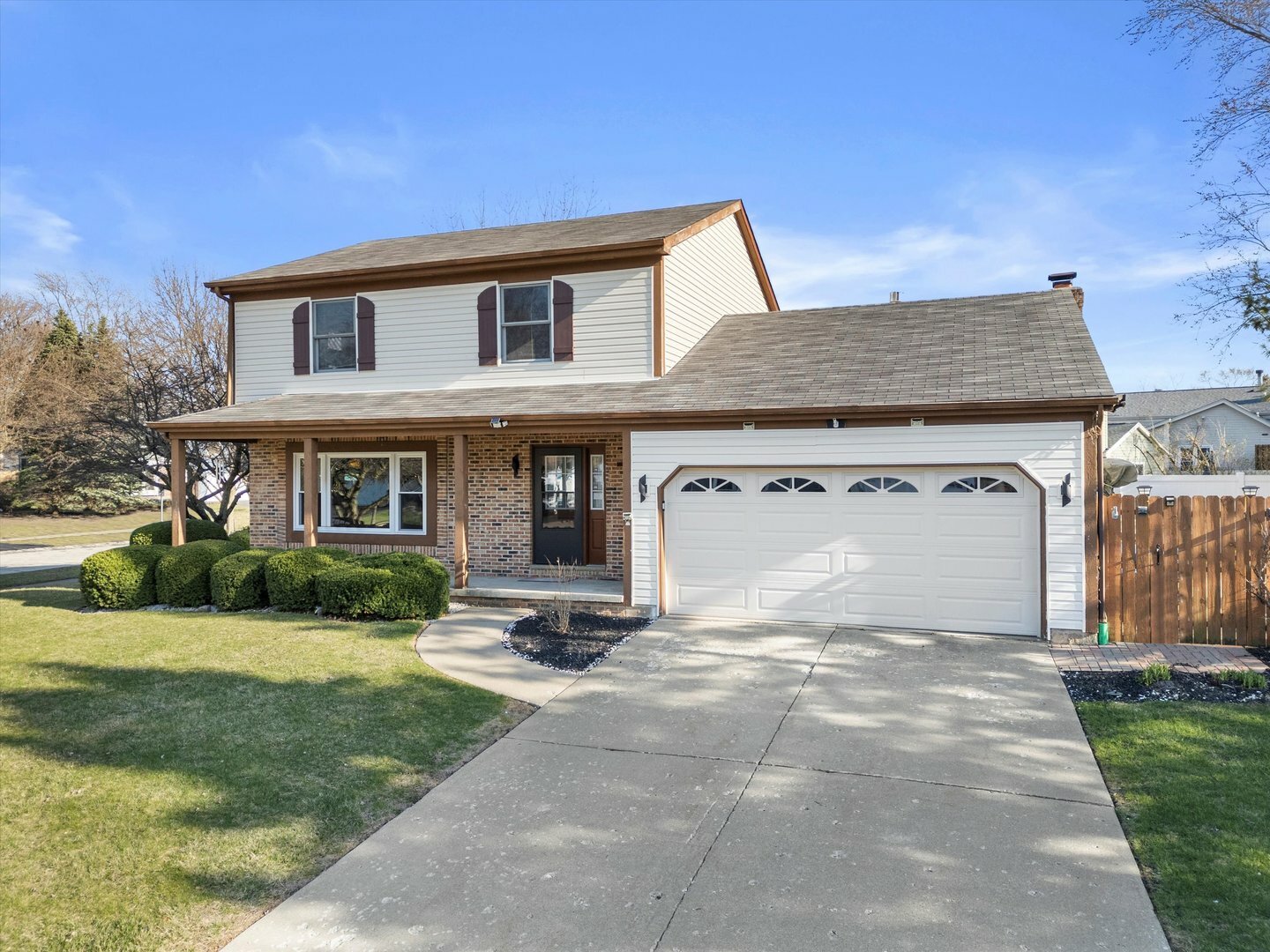 Property Photo: 913 French Drive IL 60060