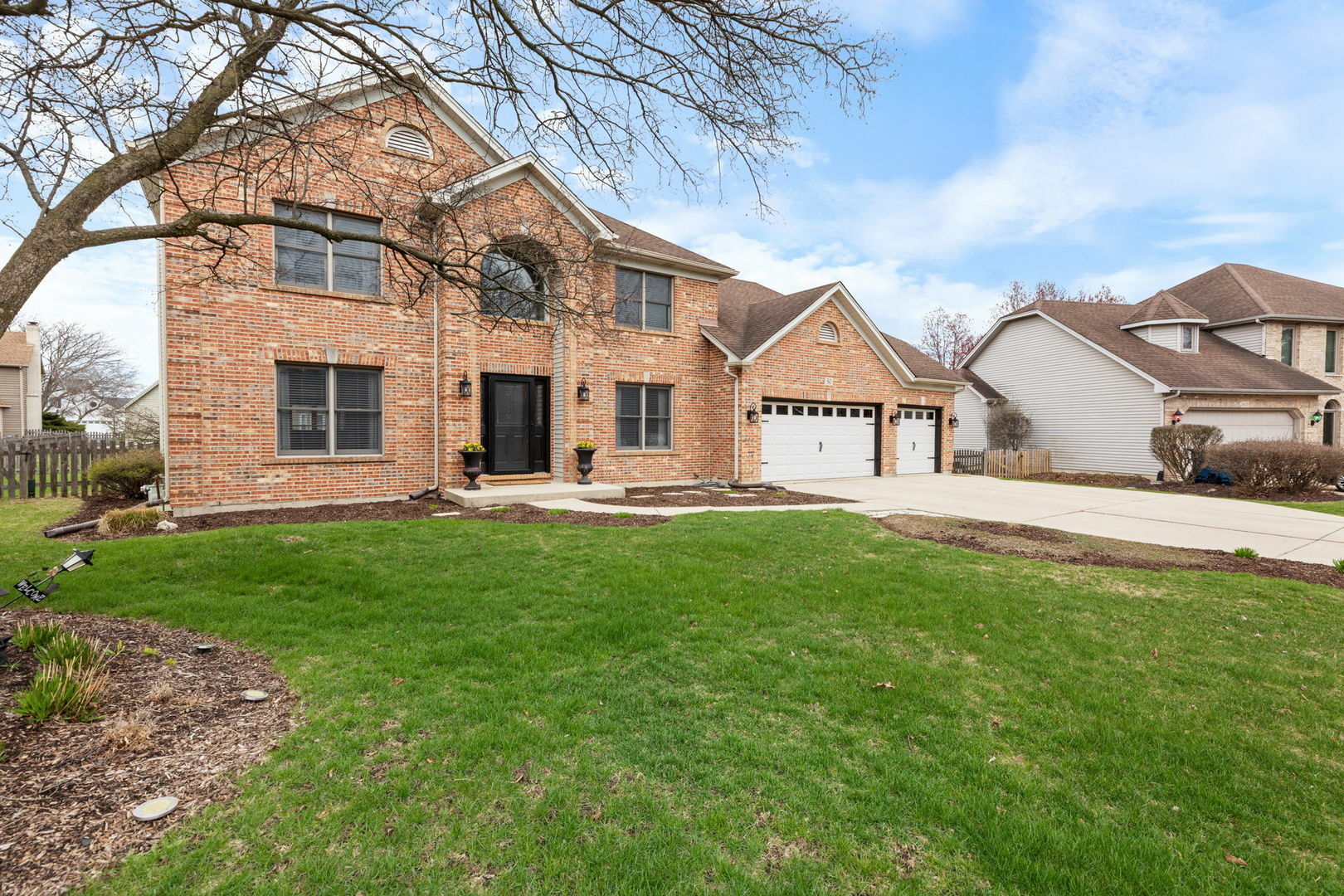 Property Photo: 50 Ascot Lane IL 60504
