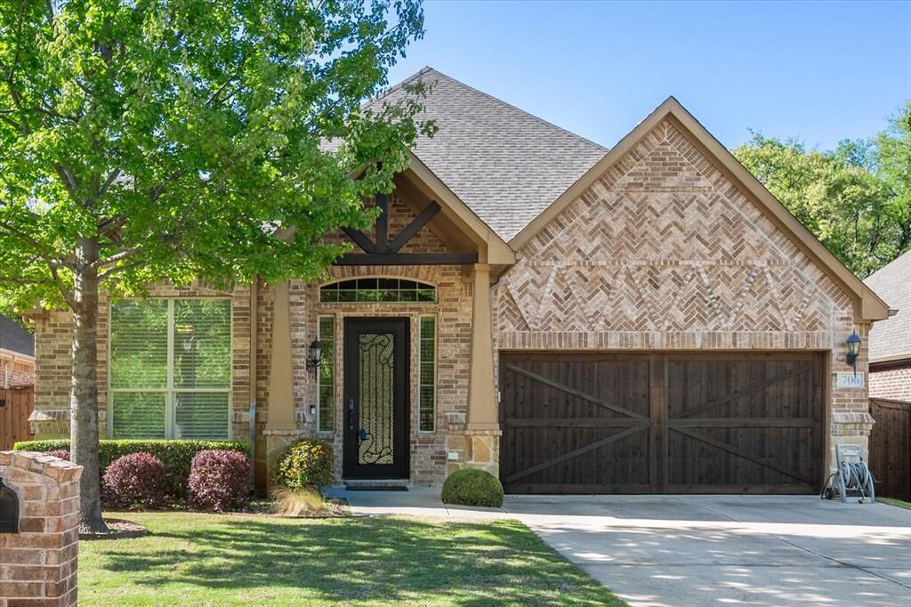 Property Photo: 706 Bandelier Lane TX 76063