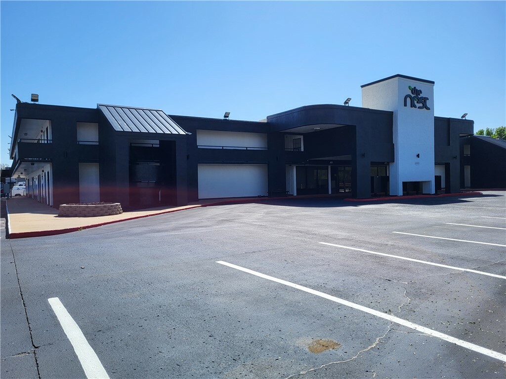 Property Photo: 1000 Futrall Drive AR 72701