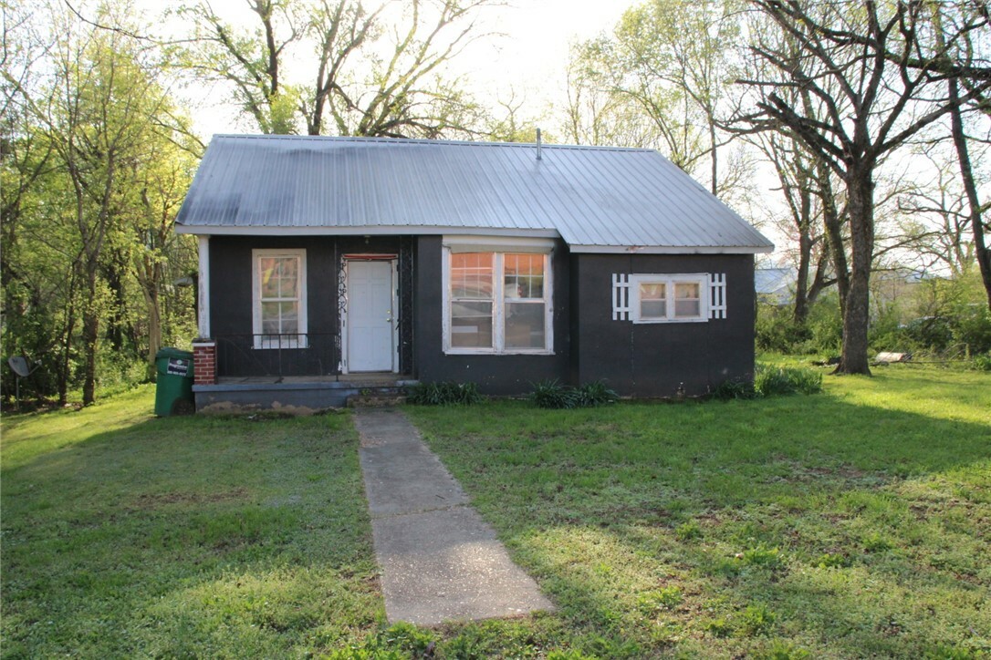 Property Photo: 305 Panther Avenue AR 72687
