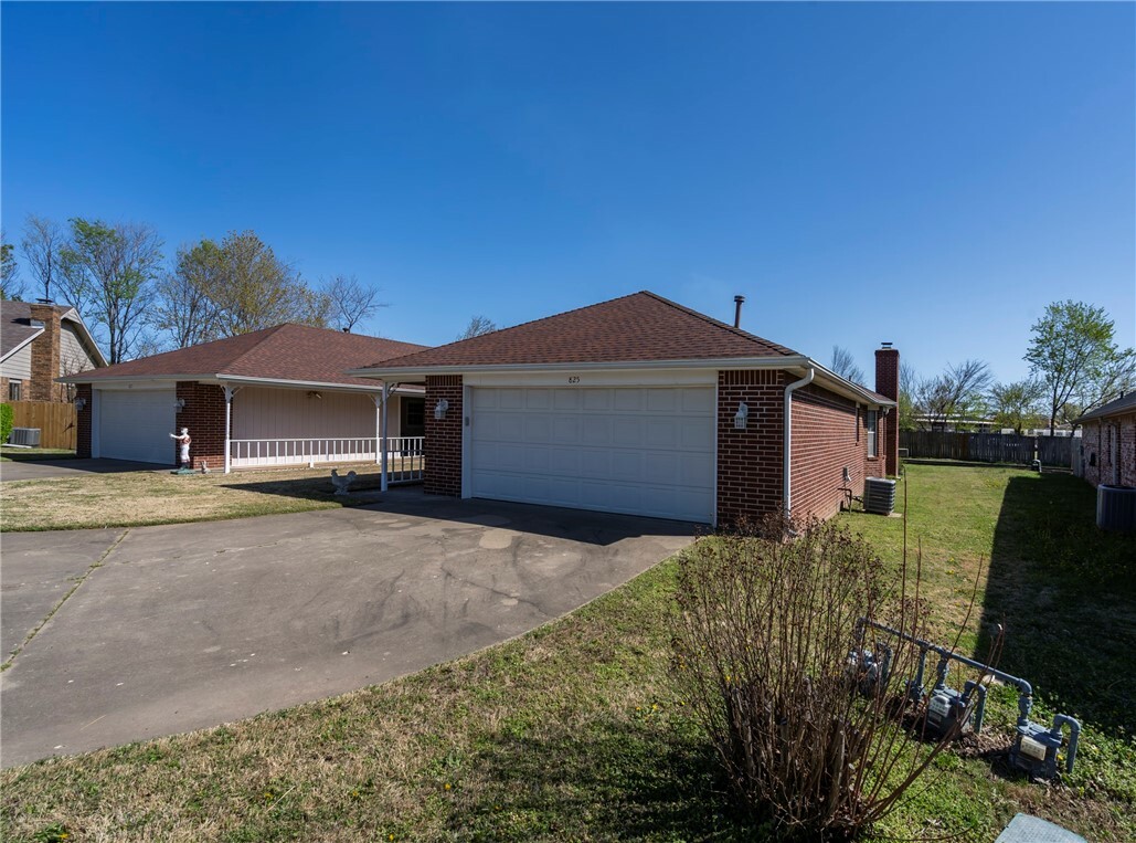 Property Photo: 825 Linden Street AR 72756