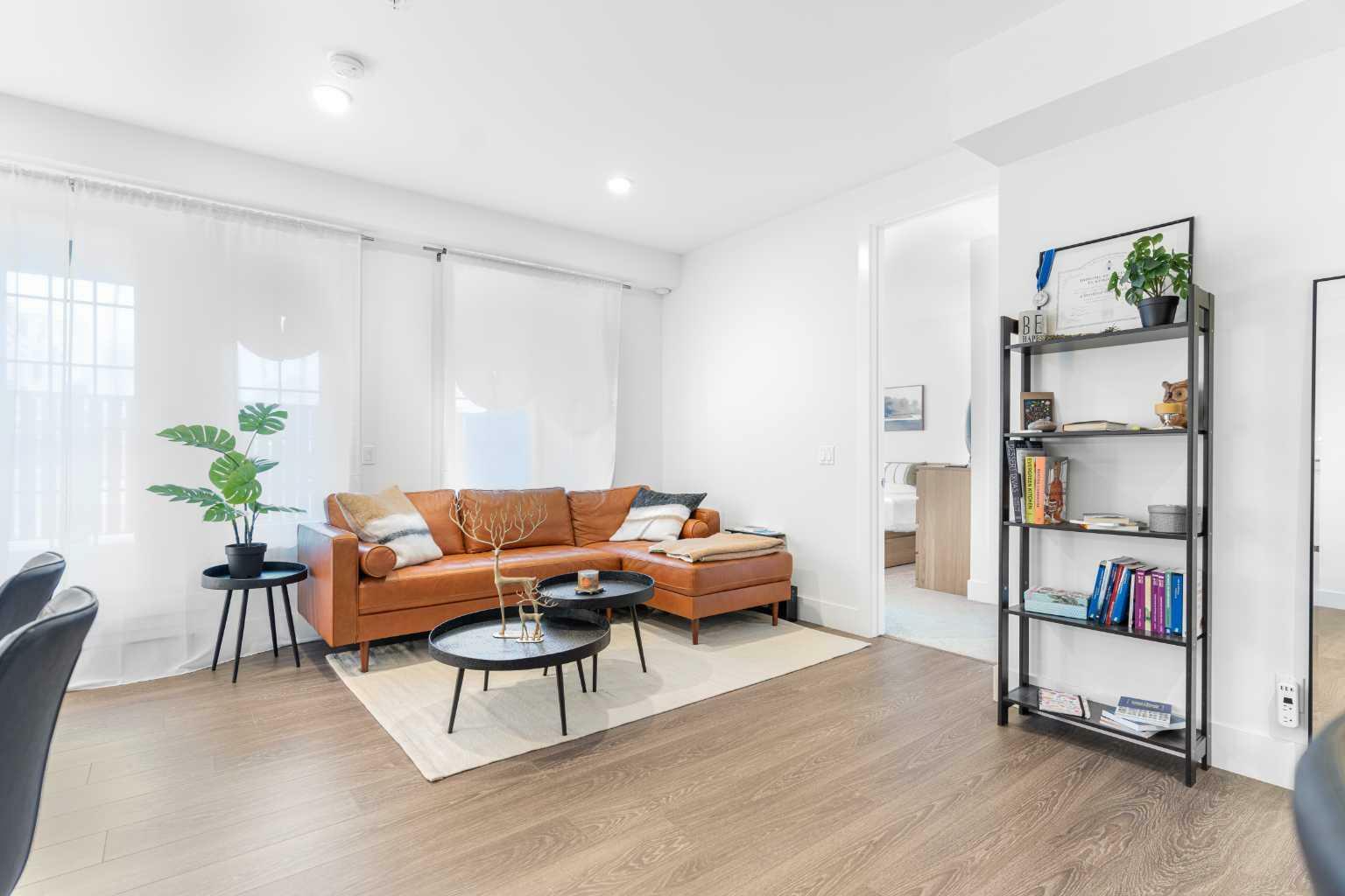 Property Photo: 3320 3 Avenue NW 106 AB T2N 0L9