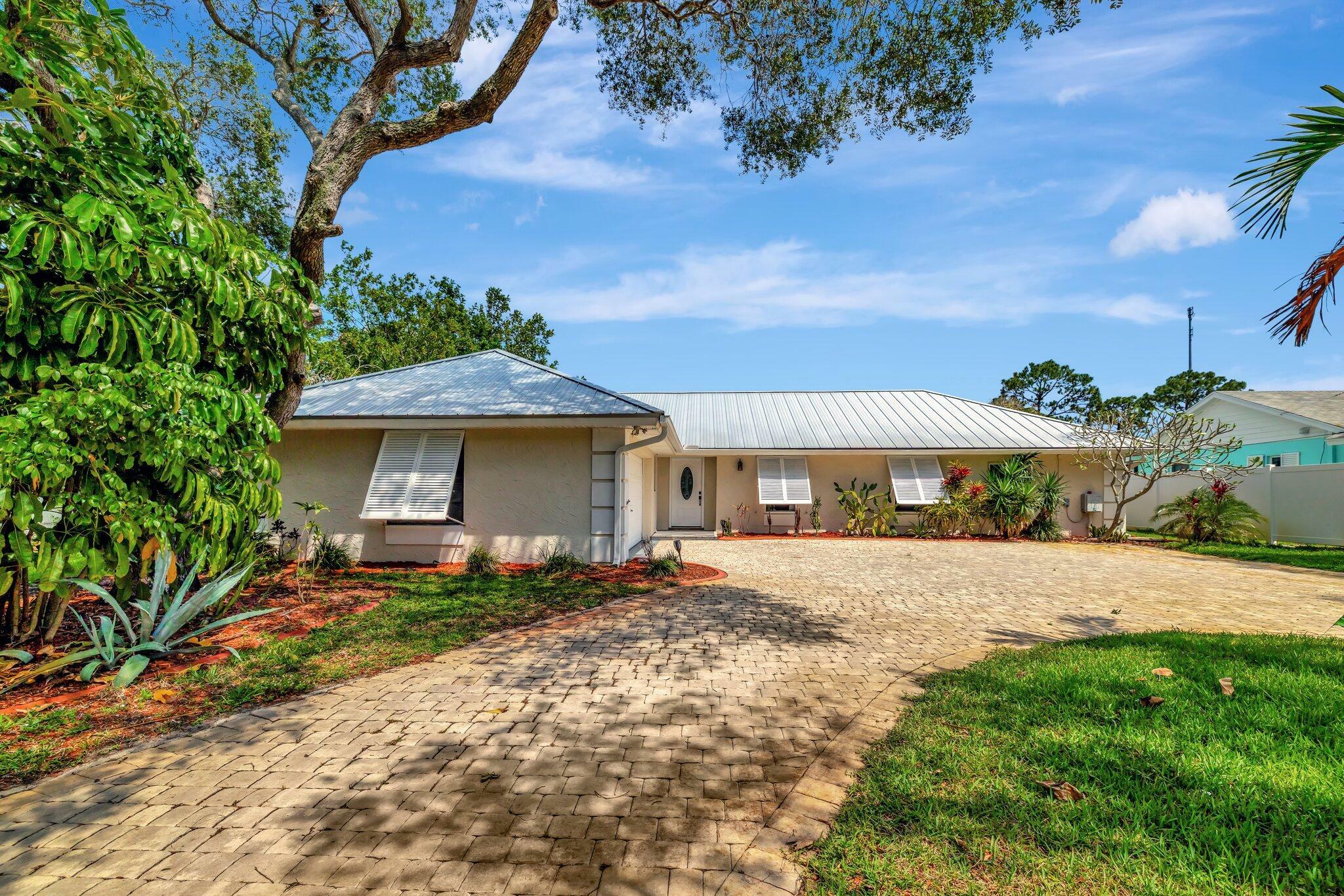 Property Photo: 18395 SE County Line Road FL 33469