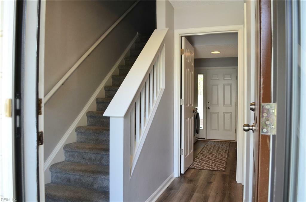 Property Photo: 991 Hollymeade Cir VA 23602