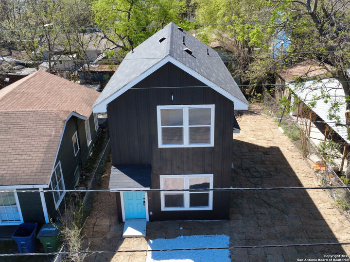 Property Photo:  120 Henry St  TX 78207 