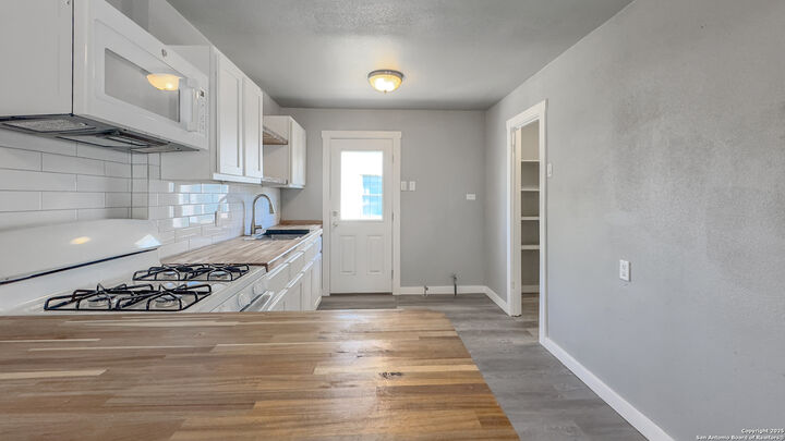 Property Photo:  1137 Jennings  TX 78225 