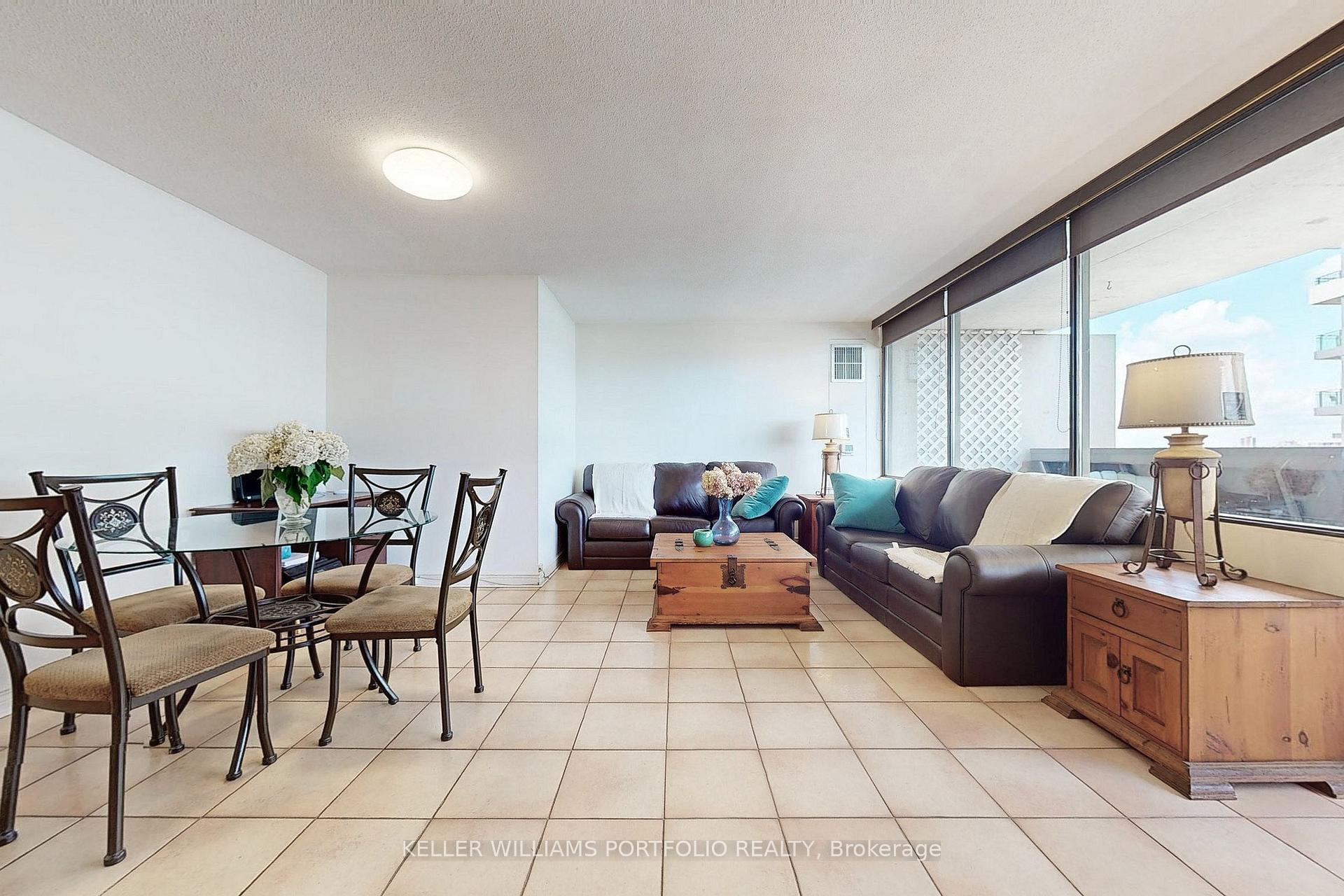 Property Photo:  720 Spadina Avenue 1510  ON M5S 2T9 