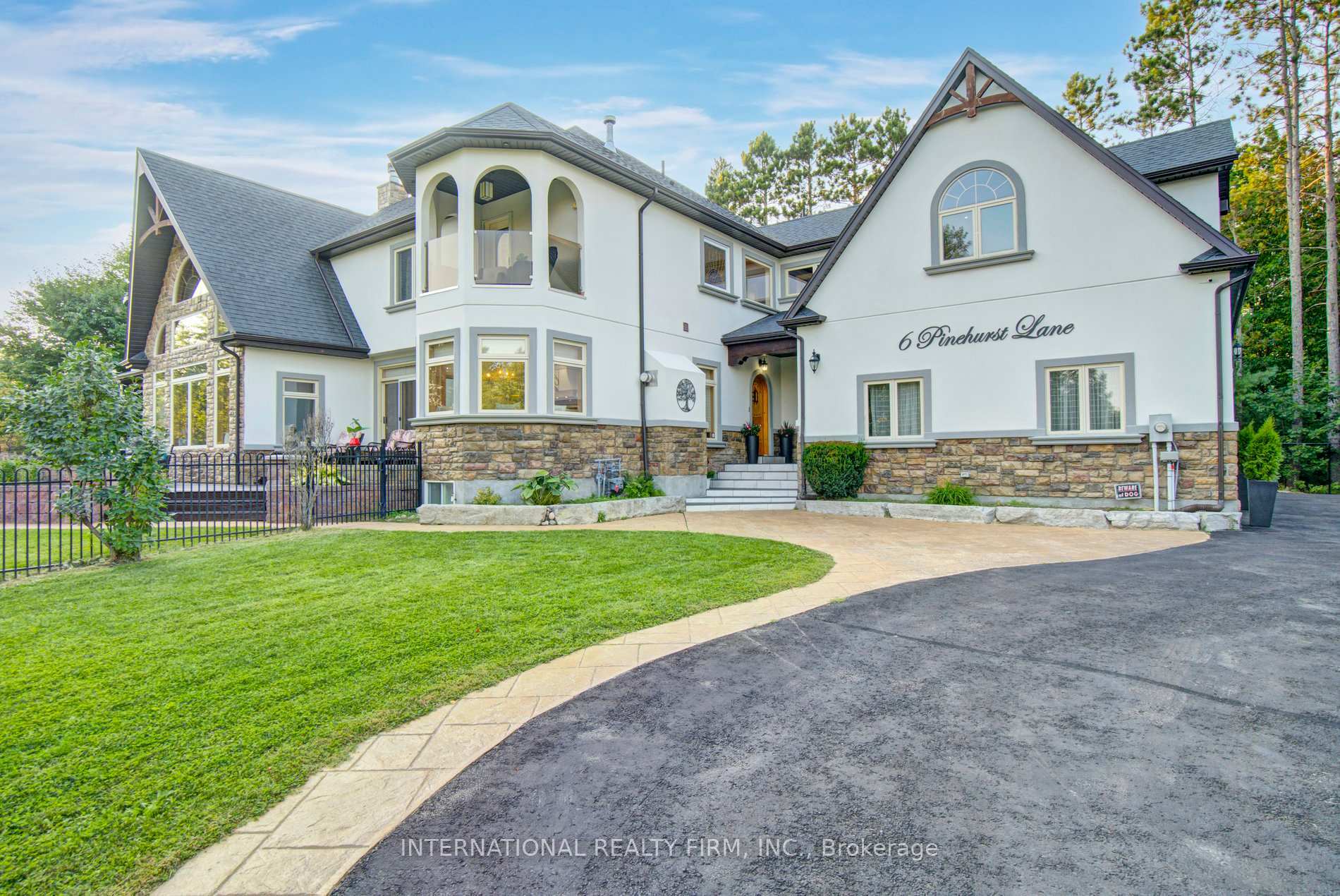 Photo de la propriété: 6 Pinehurst Lane ON L9X 0C7