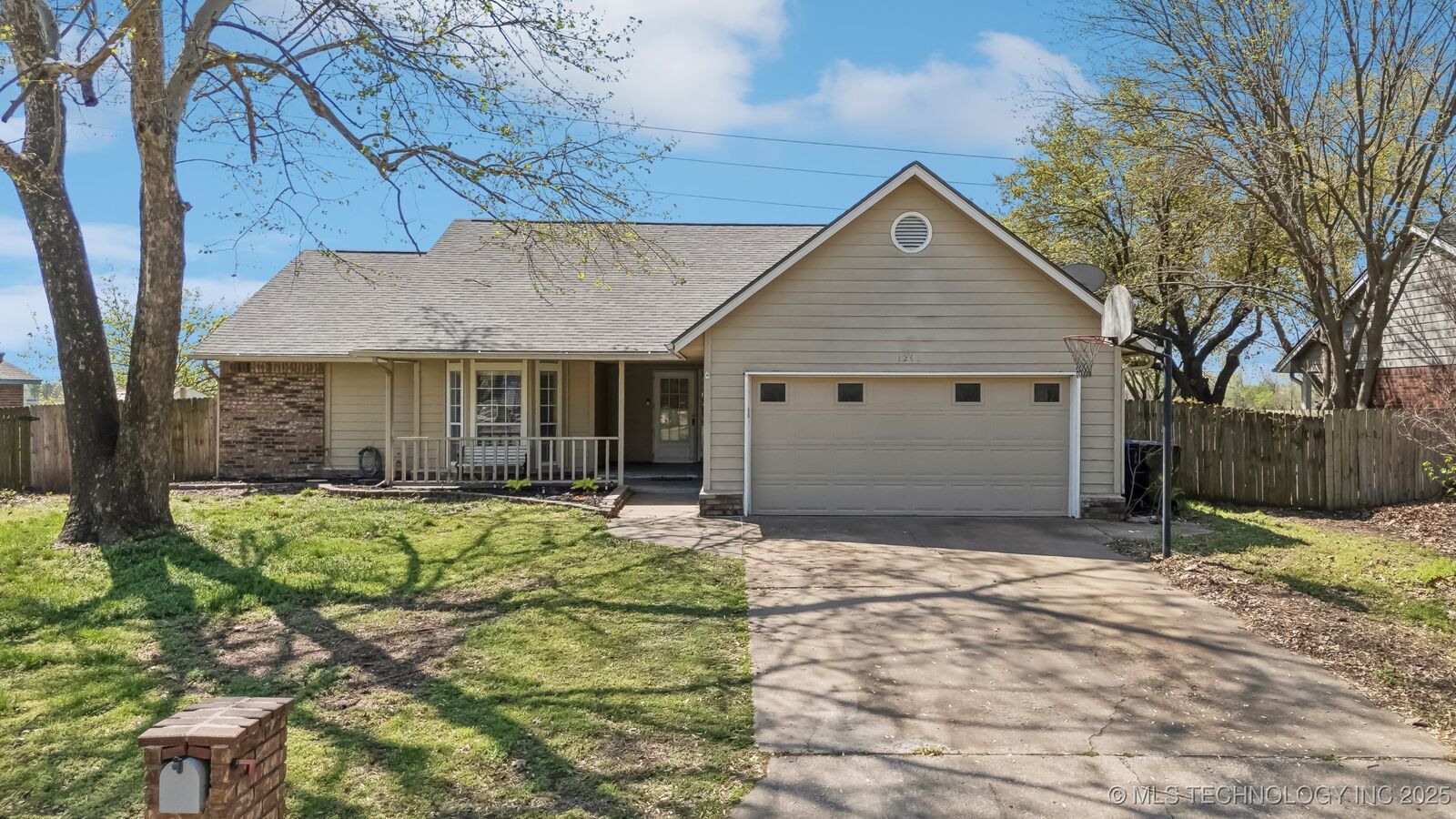 Property Photo:  1201 W Quinton Street  OK 74011 