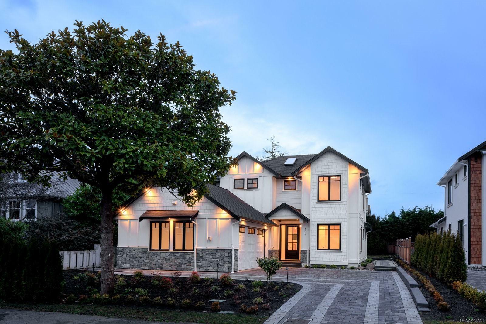 Property Photo: 650 Monterey Ave BC V8S 4T9
