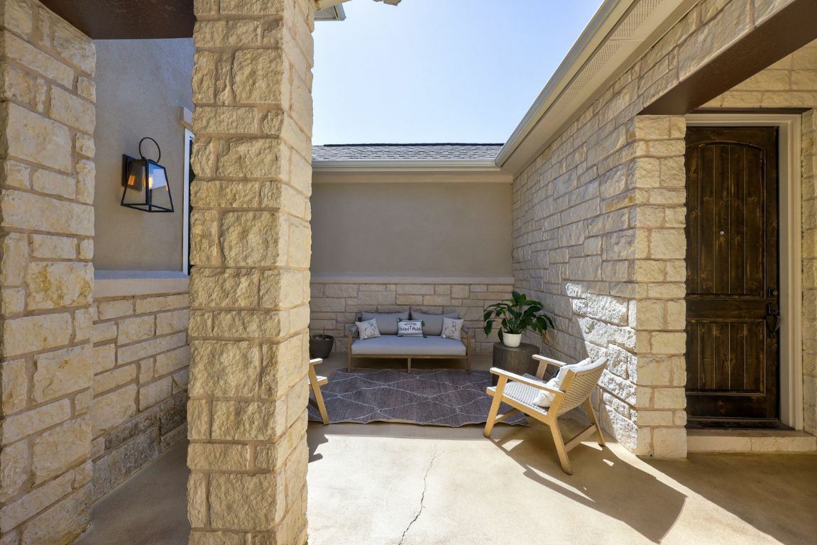 Property Photo: 304 Ashburn Cove TX 78738
