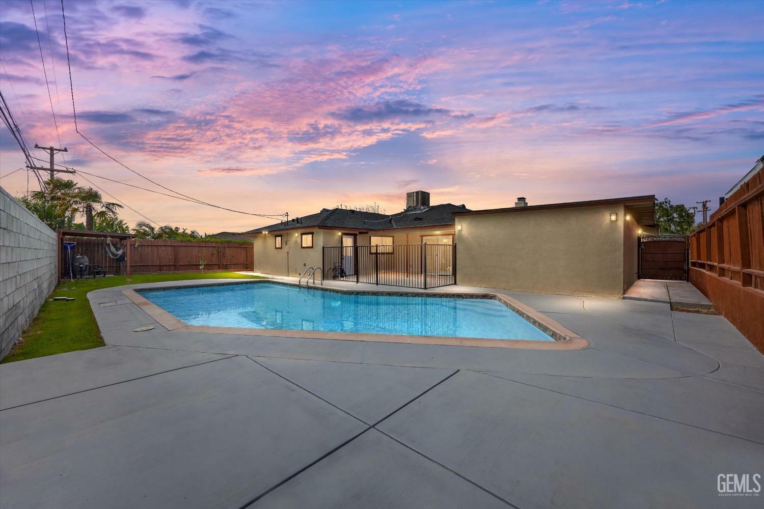 Property Photo: 2831 Crest Drive CA 93306
