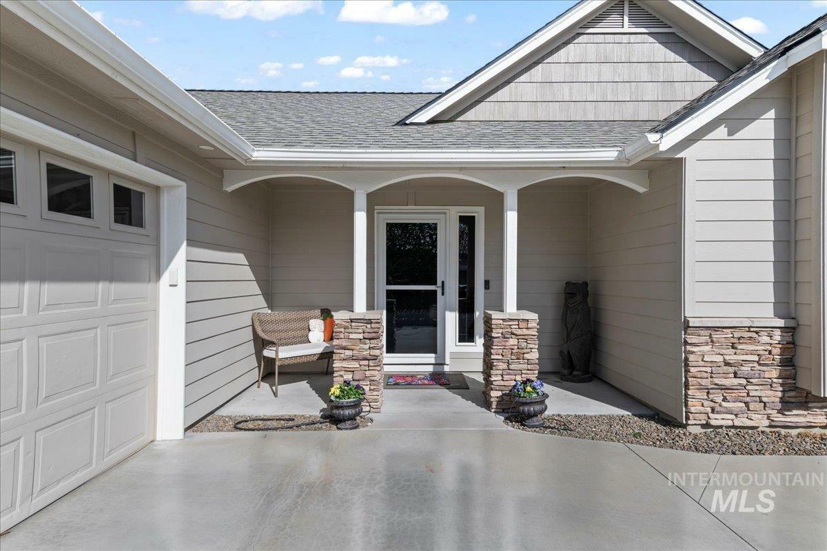 Property Photo: 534 S Black Oak ID 83634