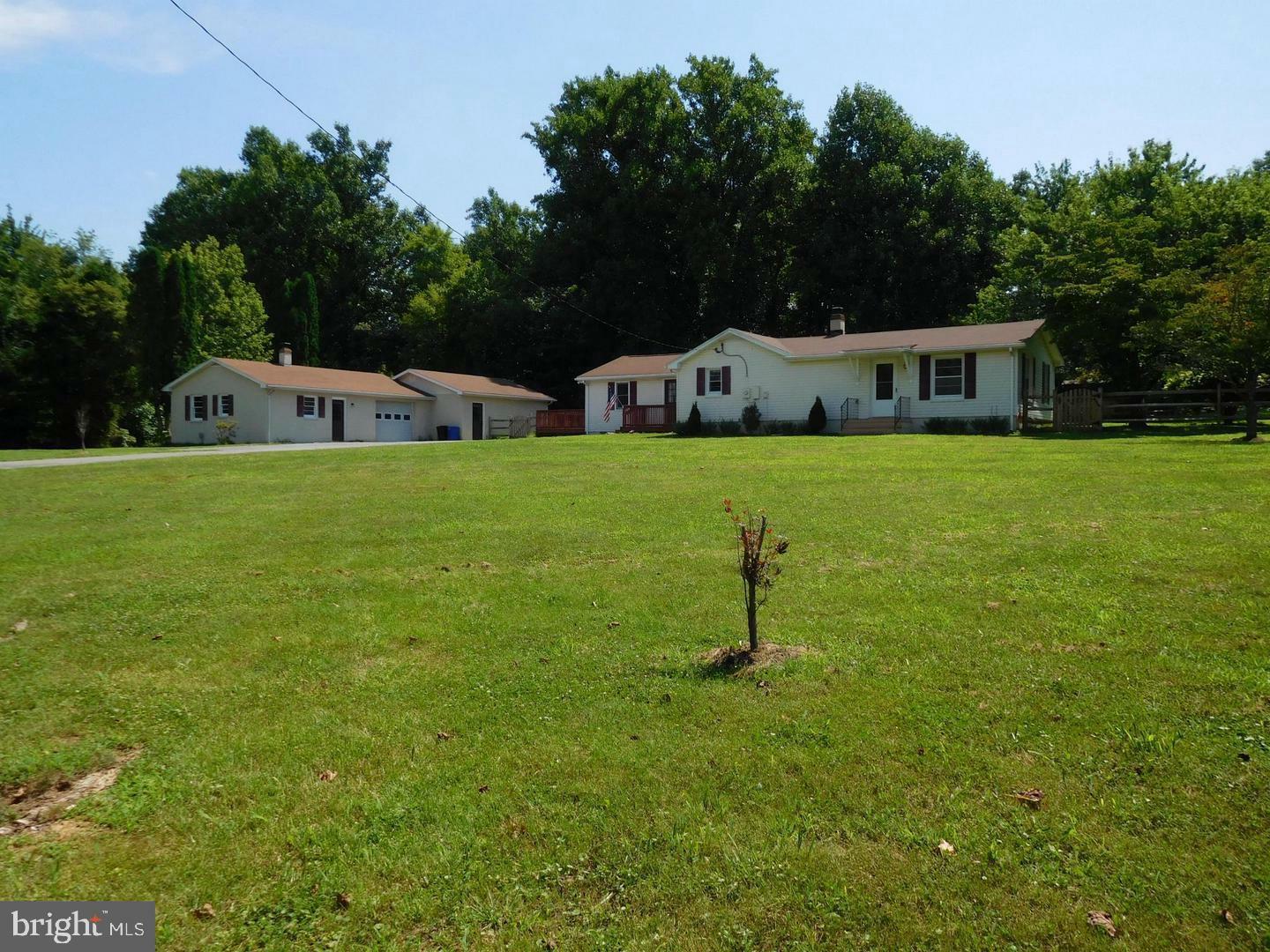 Property Photo: 128 Village Lane VA 20135