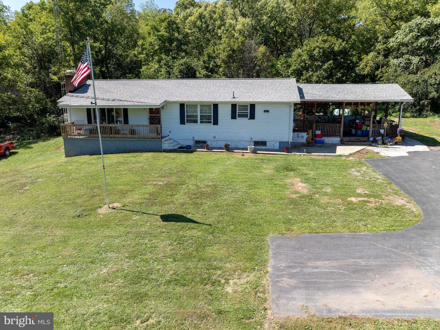 Property Photo: 101 Saint Andrews Drive WV 25403