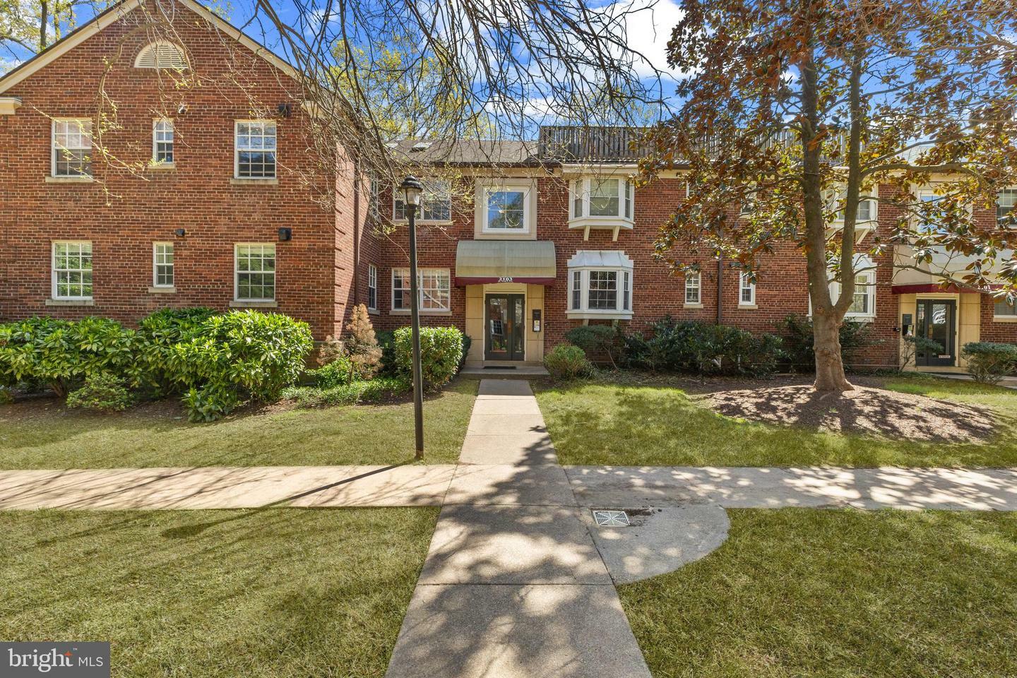 Property Photo:  2103 N Taft Street 113  VA 22201 
