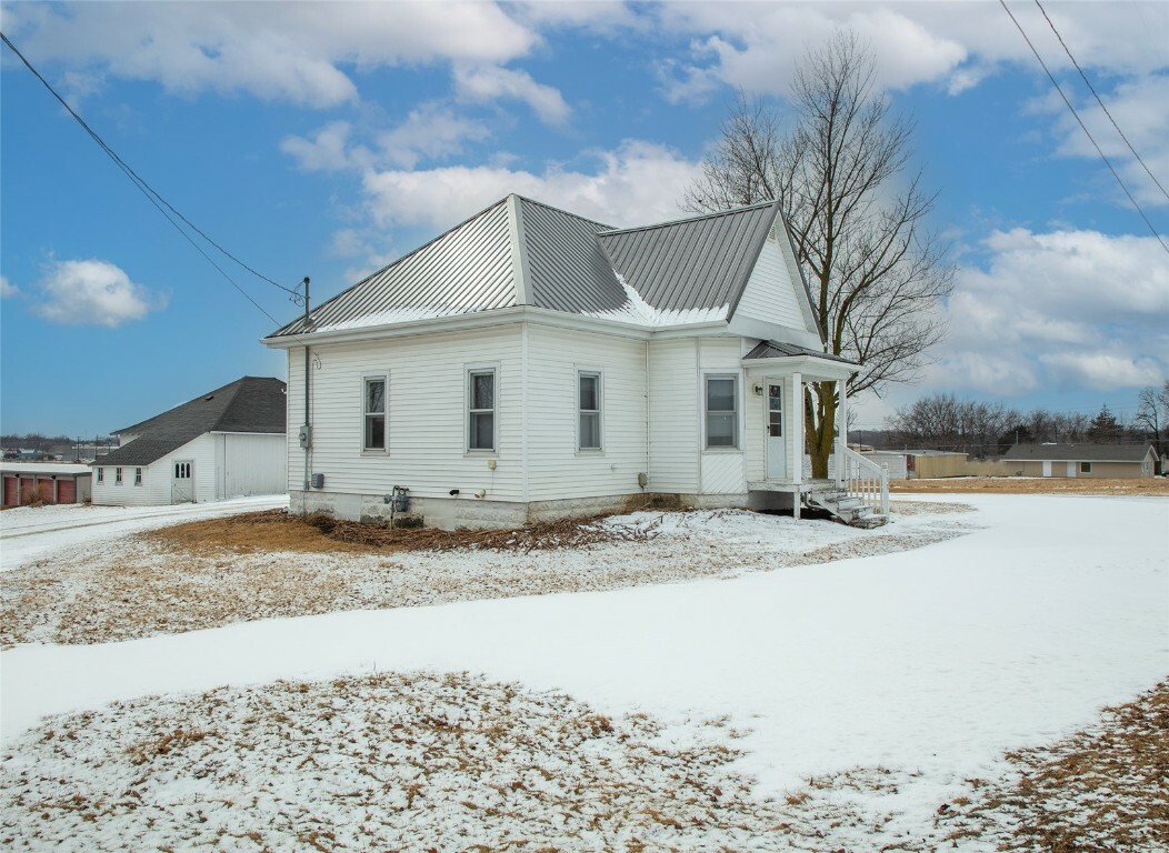 Property Photo: 110 SE 12th Street IA 50662