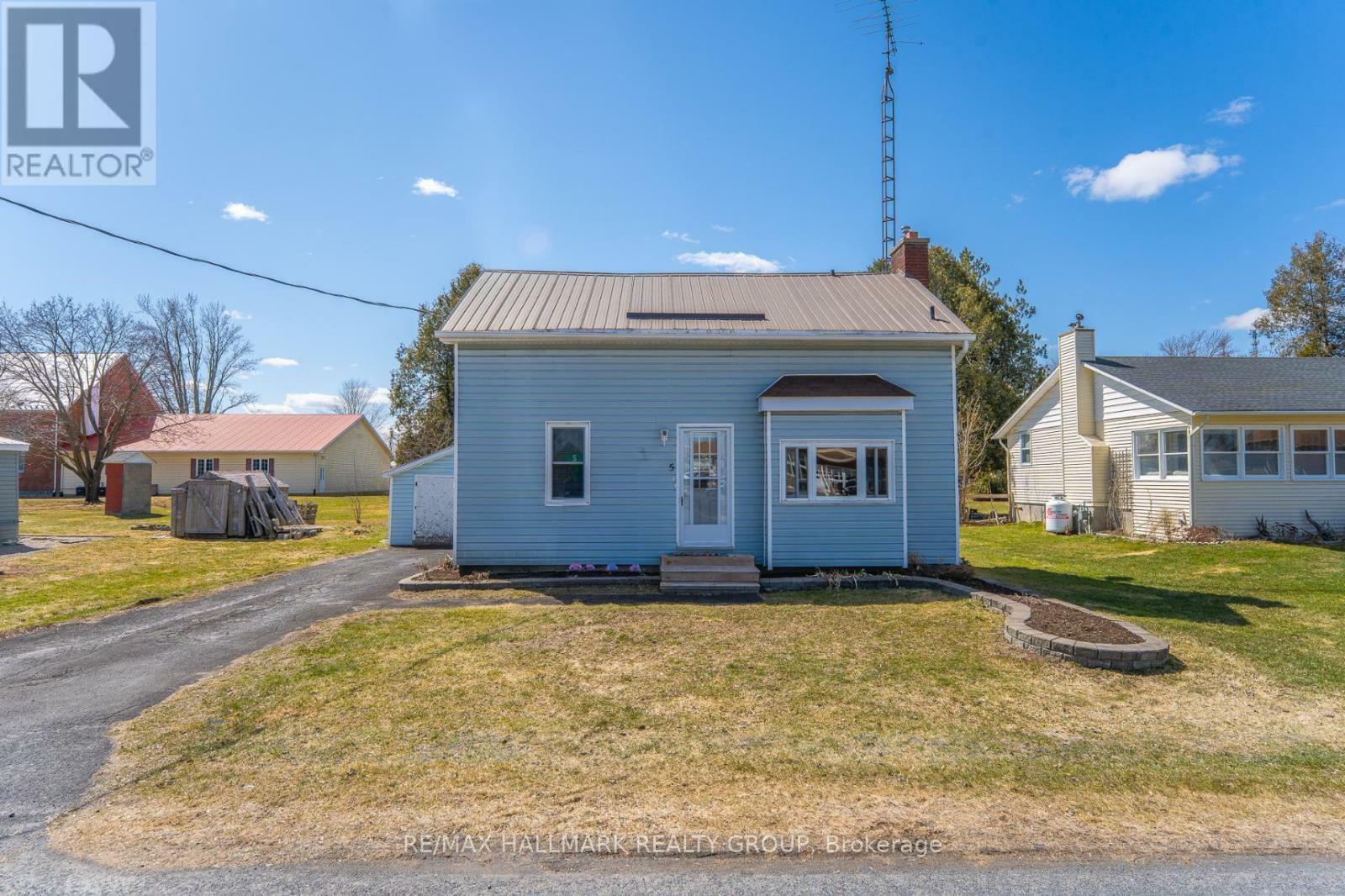 Property Photo: 5 Nelson Street ON K0C 1K0