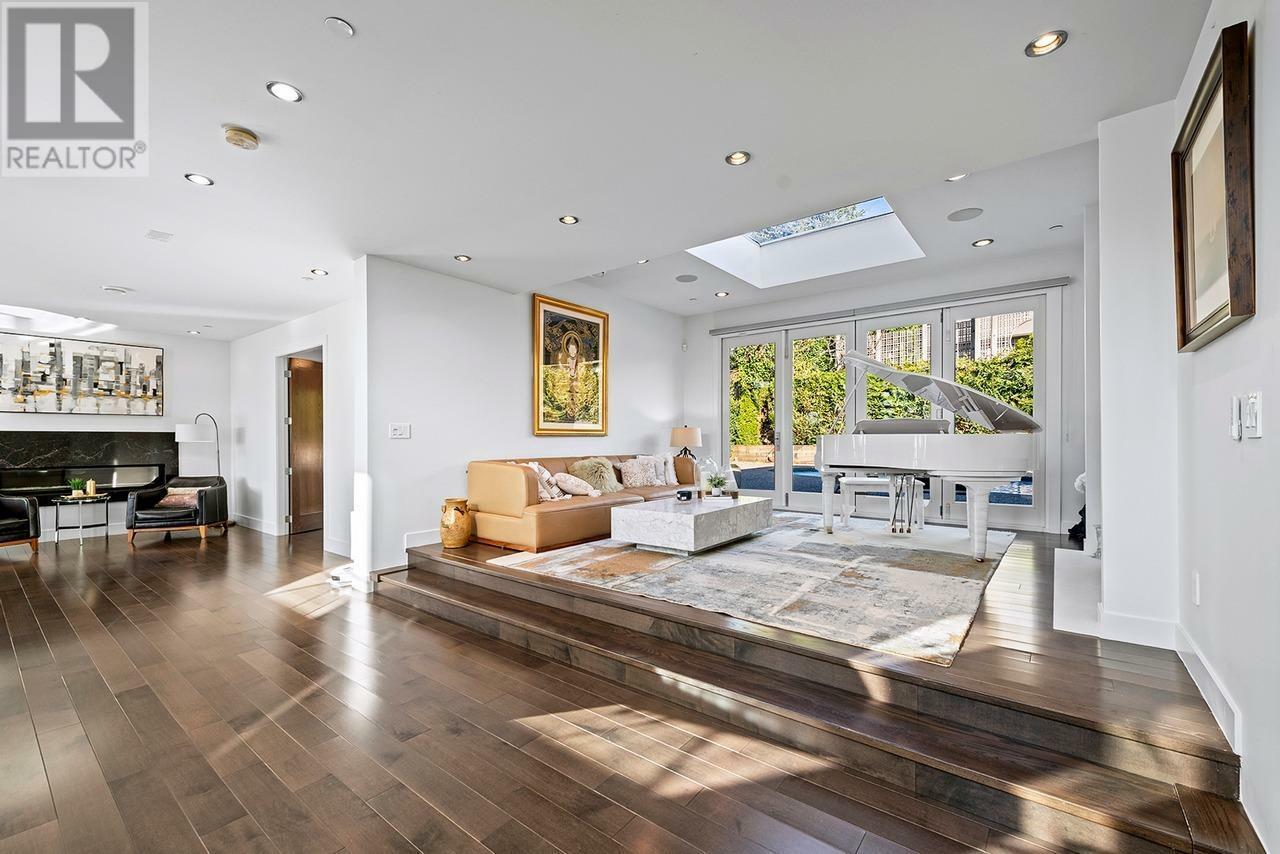 Property Photo: 985 Eyremount Drive BC V7S 2B4