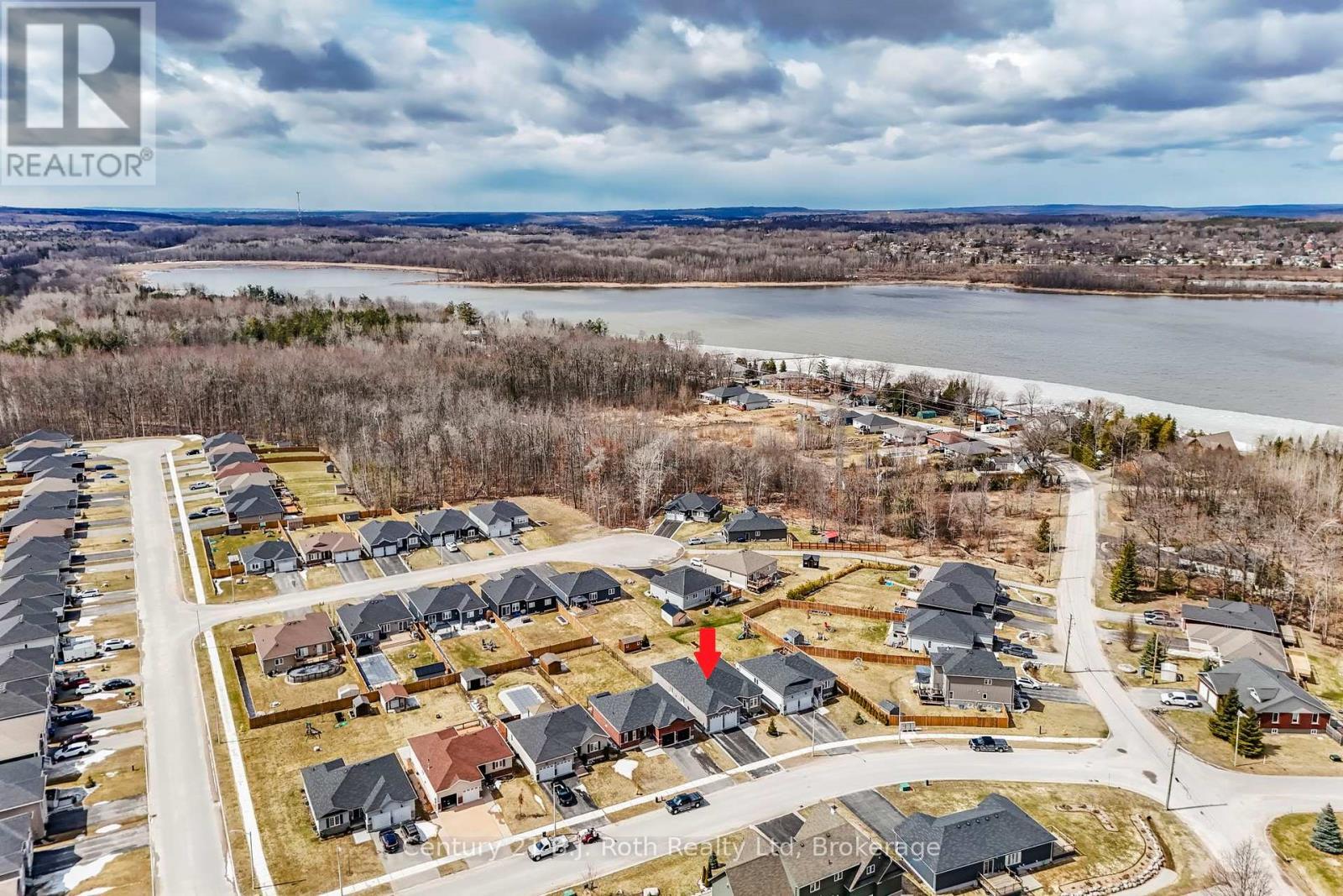 Property Photo: 4 Charlie Rawson Boulevard ON L0K 2A0