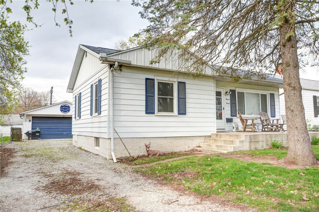 Property Photo: 1320 E Vanderhoof Street IL 62521