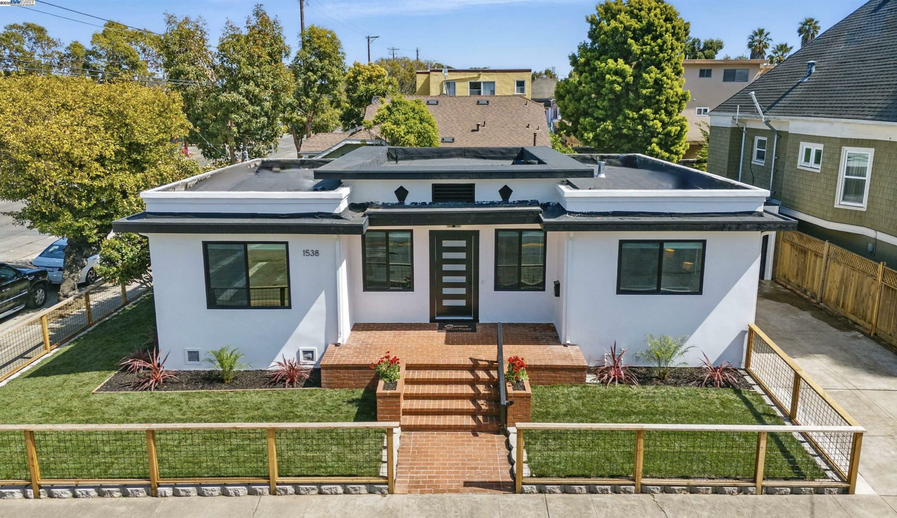1538 Union St  Alameda CA 94501 photo