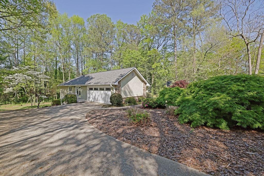 Property Photo: 115 Beechwood Trail GA 30075