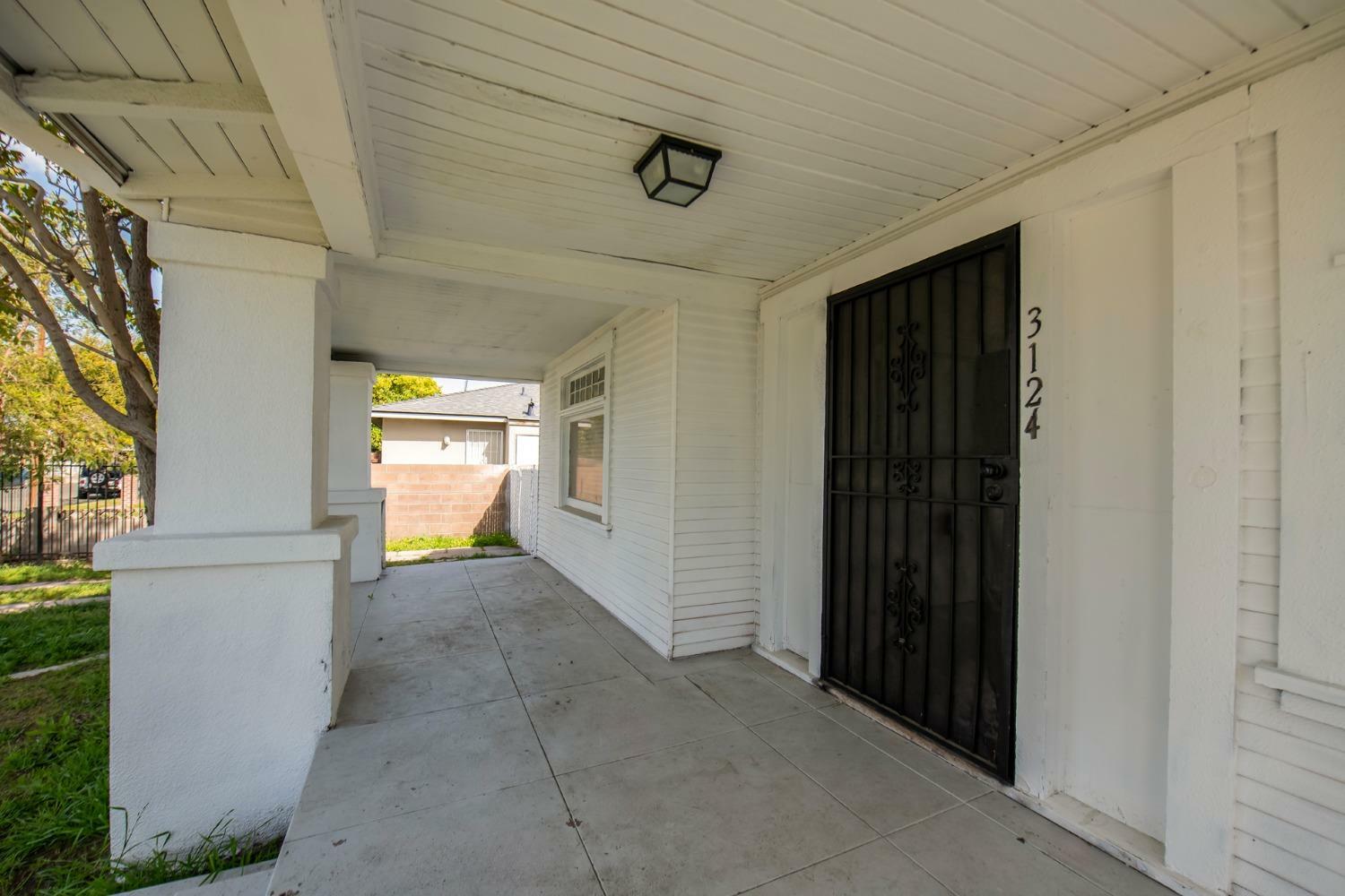Property Photo: 3124 E Madison Avenue CA 93702