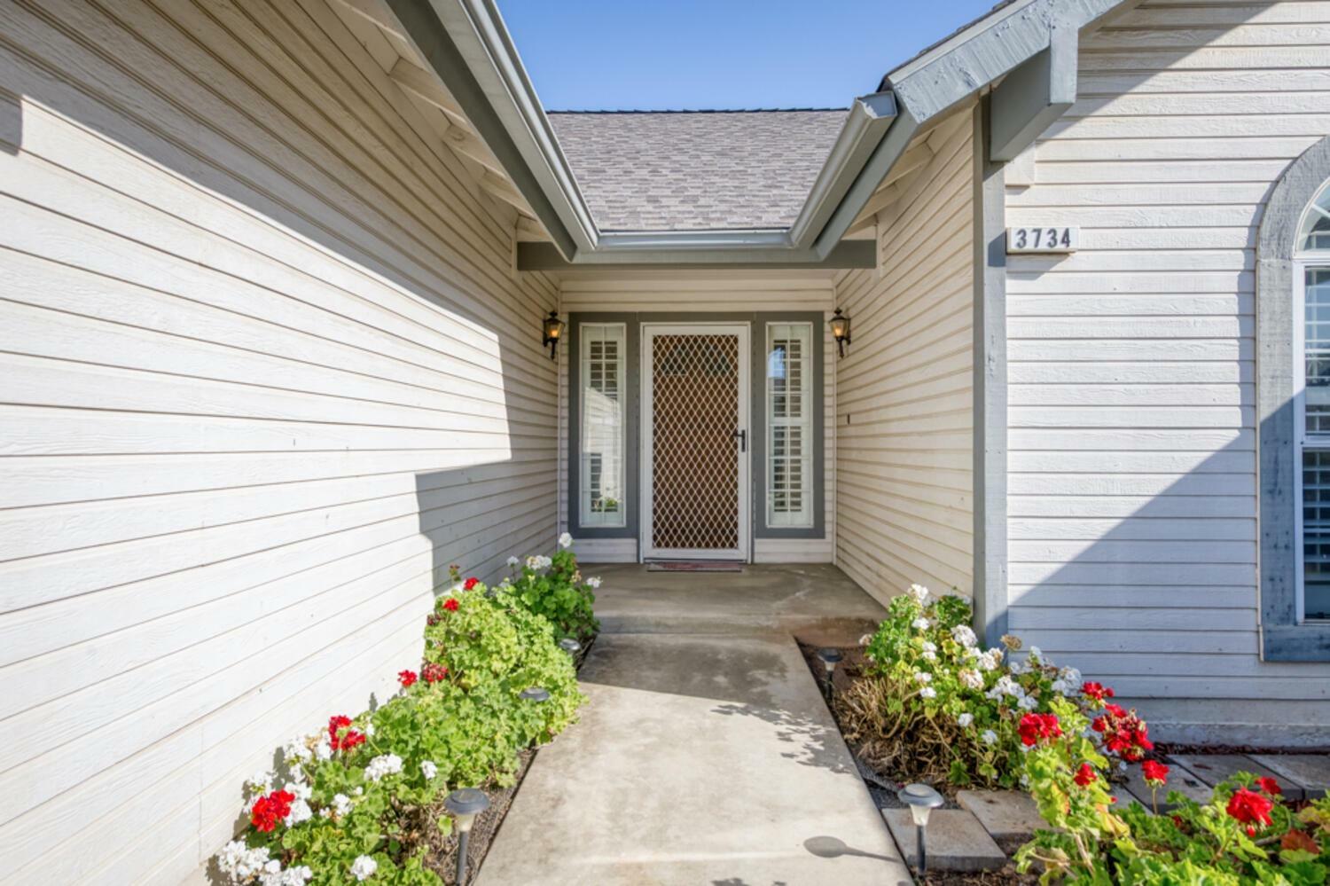 Property Photo: 3734 W Palo Alto Avenue CA 93711