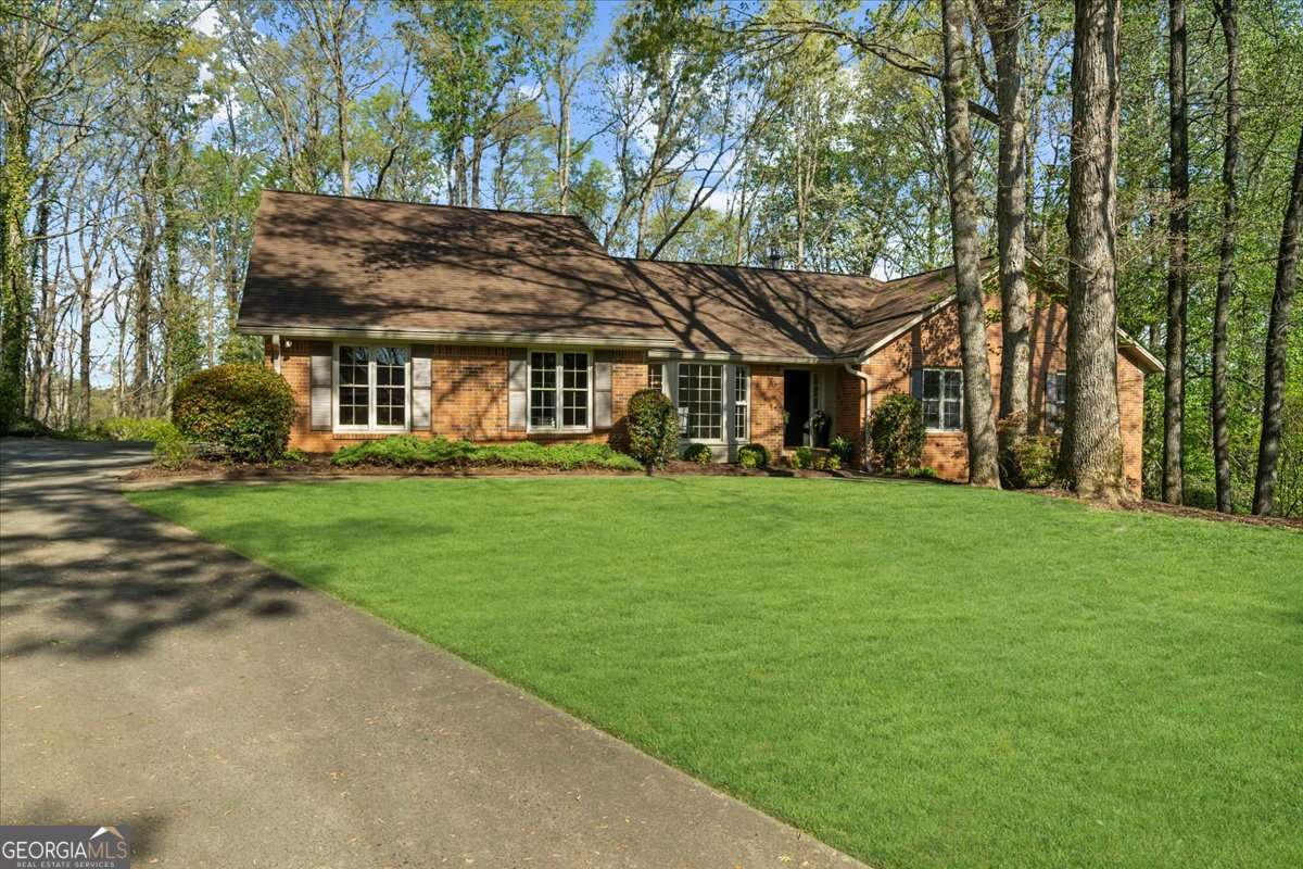 Property Photo: 11815 Mountain Laurel Drive GA 30075