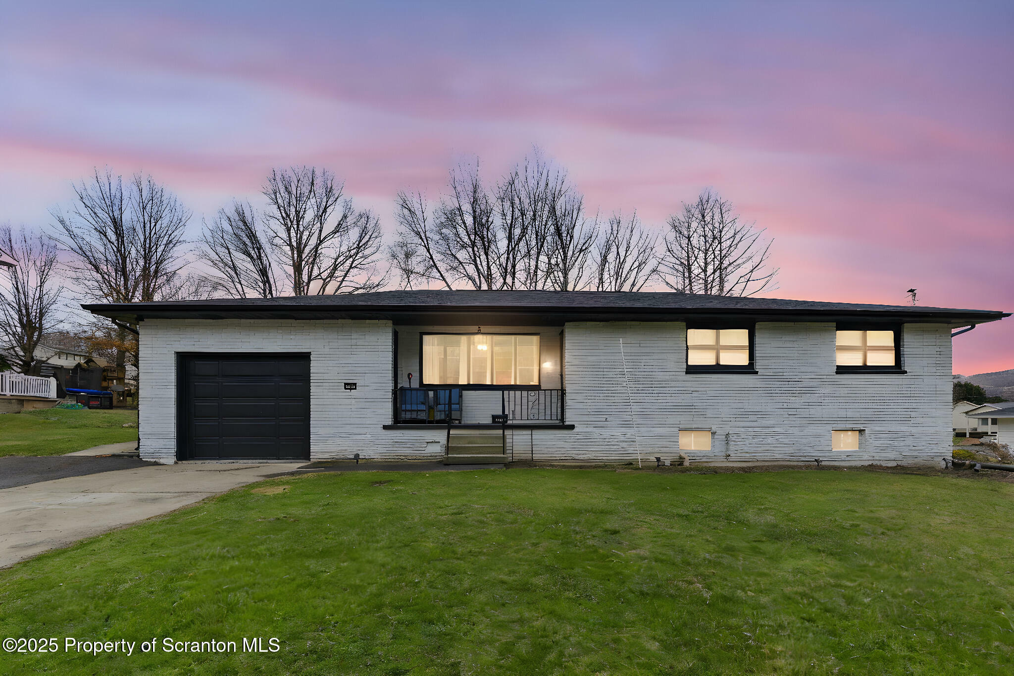Property Photo: 402 Kennedy Drive PA 18403