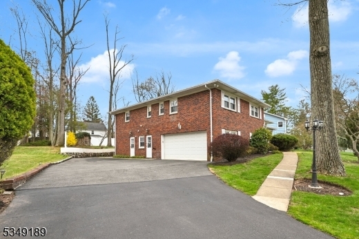 Property Photo: 8 Hepworth Pl NJ 07052