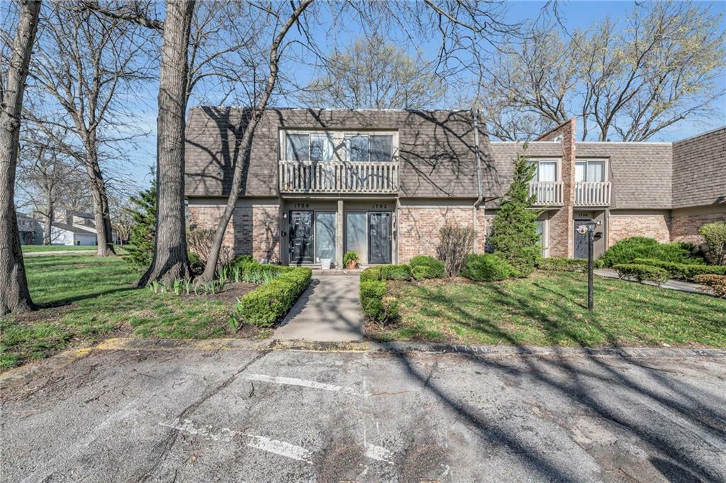 Property Photo: 1702 E 97th Street MO 64131