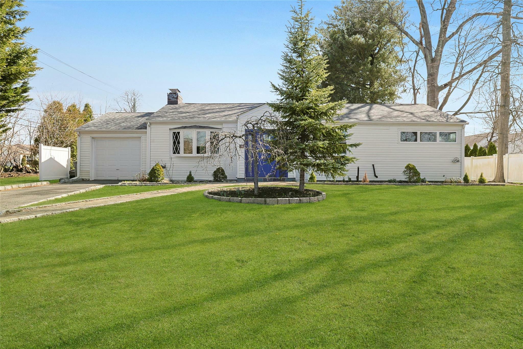Property Photo: 52 Bayne Place NY 10605
