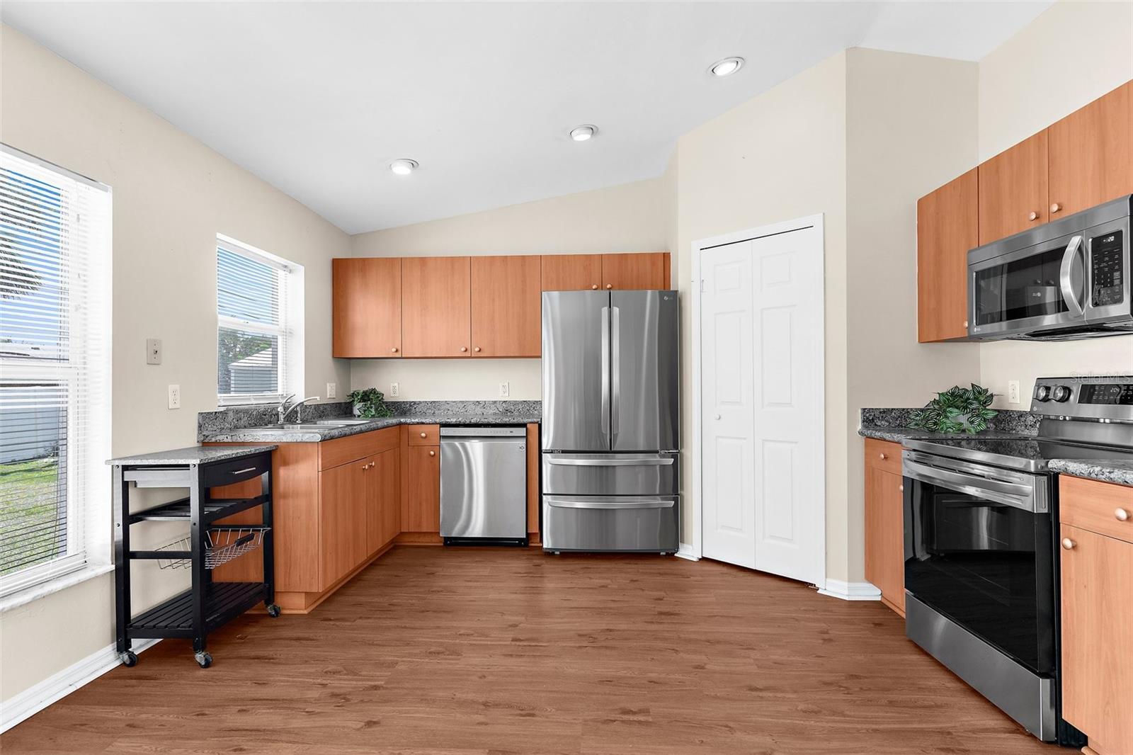 Property Photo: 511 Porpoise Road FL 34293
