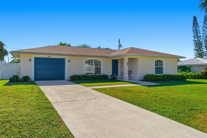 Property Photo: 511 Porpoise Road FL 34293