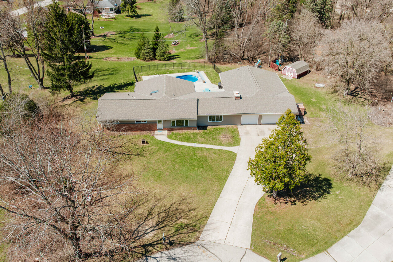 Property Photo: 2985 Emery Dr WI 53005