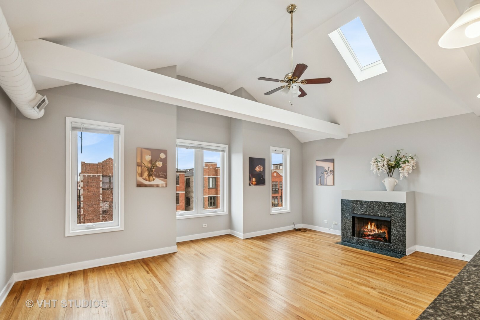 Property Photo: 2336 W Harrison Street 4 IL 60612