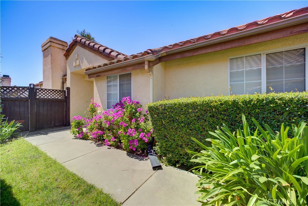 Property Photo:  608 Mayten Street  CA 93458 