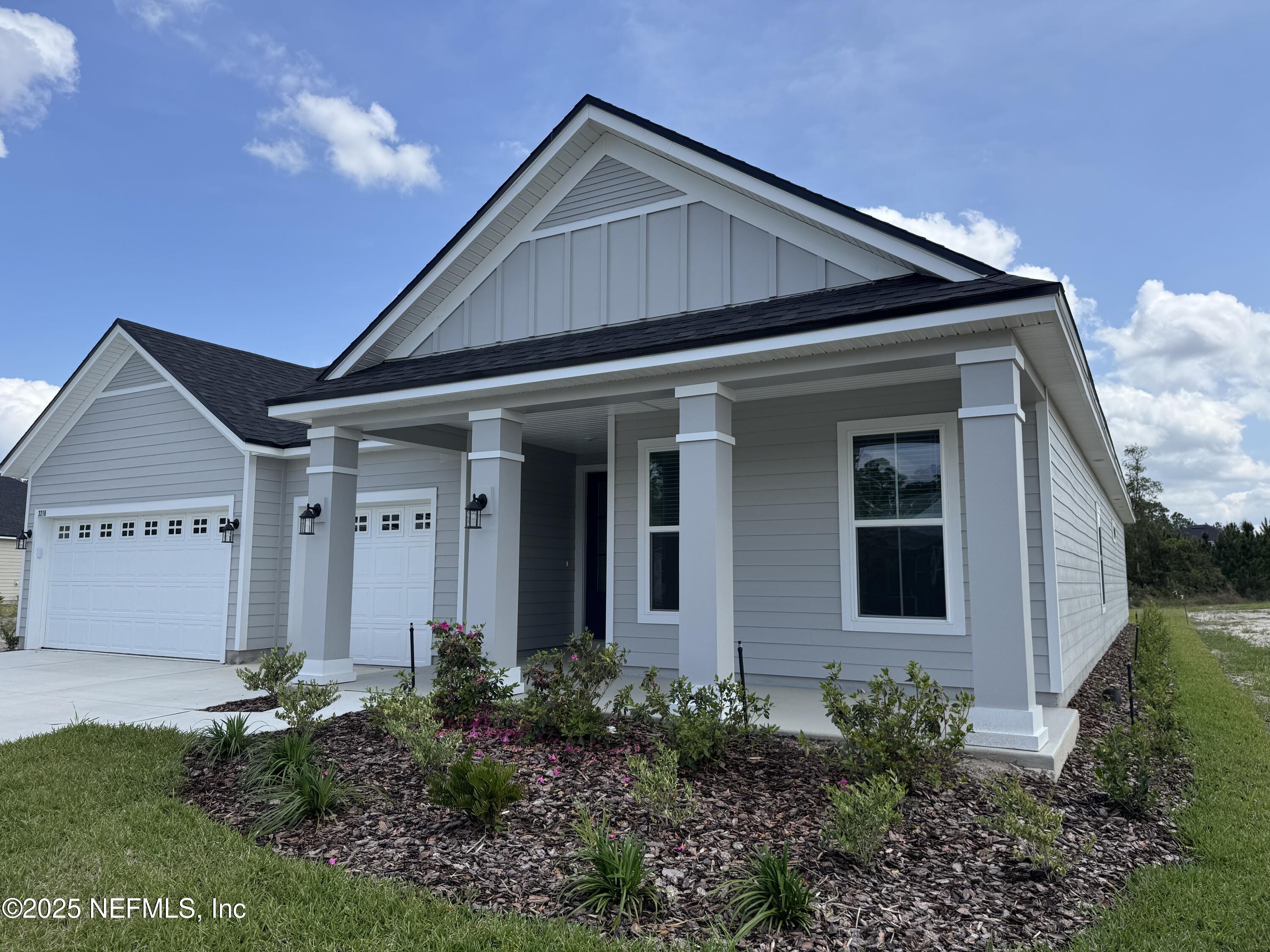 Property Photo: 3216 Saffron Court FL 32043